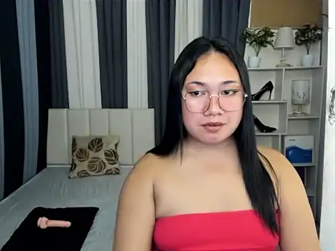 Snapshot of TsUncutKaren chatting on 02/24/26, 05:25 TsUncutKaren online show from 02/24/26, 05:25