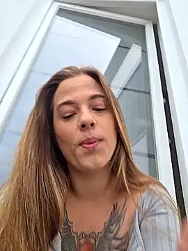 Luna Lynn online show from 05/06/26, 10:52