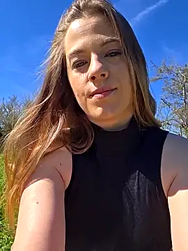 Luna Lynn online show from 04/08/26, 09:55