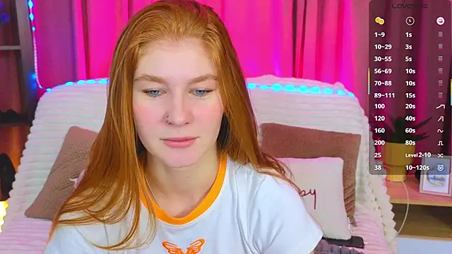 Snapshot of JuliaPowers_ chatting on 10/18/25, 04:03 JuliaPowers online show from 10/18/25, 04:03