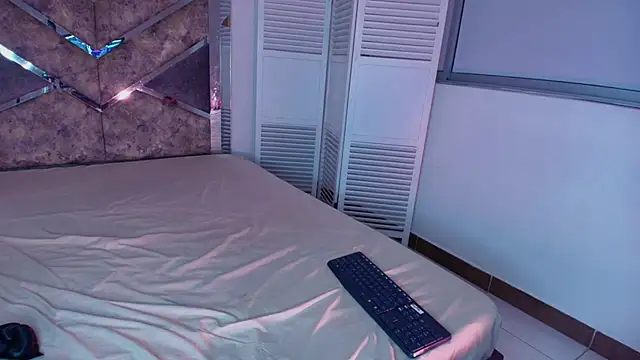 Snapshot of Eryx_Eriscor chatting on 10/02/25, 01:47 Eryx Eriscor online show from 10/02/25, 01:47