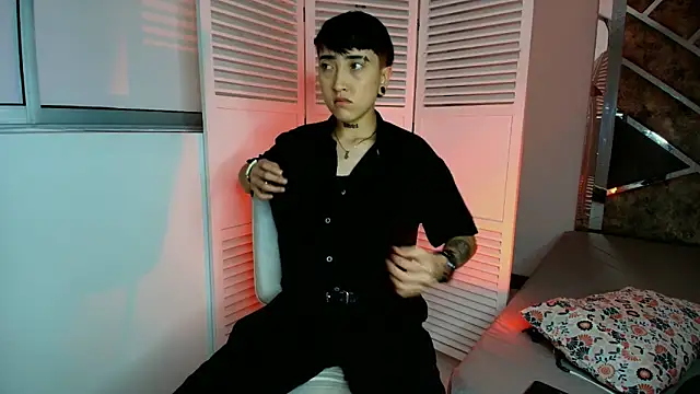 Snapshot of Eryx_Eriscor chatting on 11/14/25, 02:10 Eryx Eriscor online show from 11/14/25, 02:10