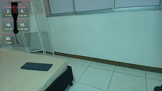 Snapshot of Eryx_Eriscor chatting on 10/15/25, 01:41 Eryx Eriscor online show from 10/15/25, 01:41