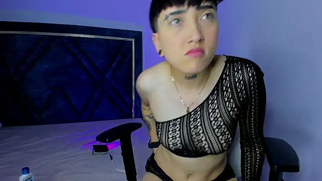 Snapshot of Eryx_Eriscor chatting on 11/15/25, 02:32 Eryx Eriscor online show from 11/15/25, 02:32