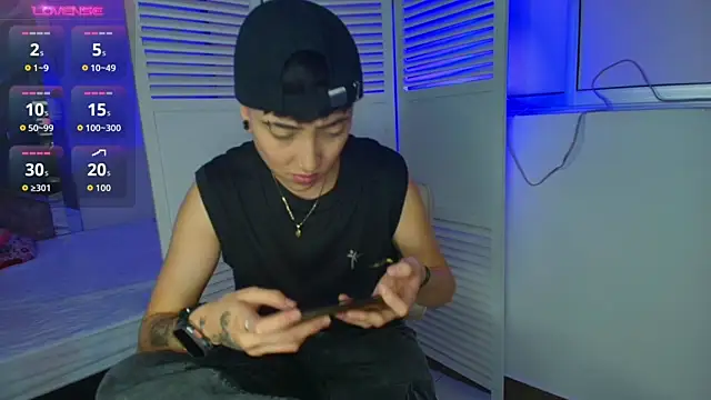 Snapshot of Eryx_Eriscor chatting on 11/21/25, 02:16 Eryx Eriscor online show from 11/21/25, 02:16