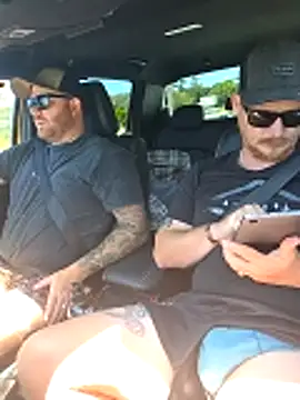 Snapshot of brokecountrylads chatting on 02/05/26, 01:56 brokecountrylads online show from 02/05/26, 01:56