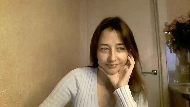 Snapshot of Avenique chatting on 10/21/25, 01:43 Avenique online show from 10/21/25, 01:43
