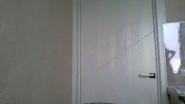 Snapshot of Avenique chatting on 10/13/25, 12:18 Avenique online show from 10/13/25, 12:18