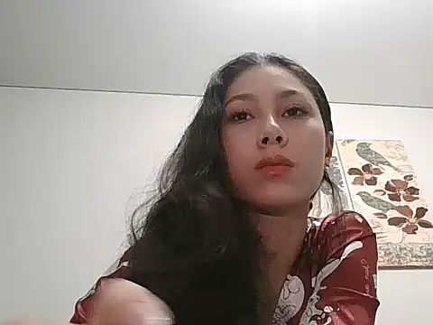Snapshot of Lunavyn chatting on 10/27/25, 11:55 Lunavyn online show from 10/27/25, 11:55