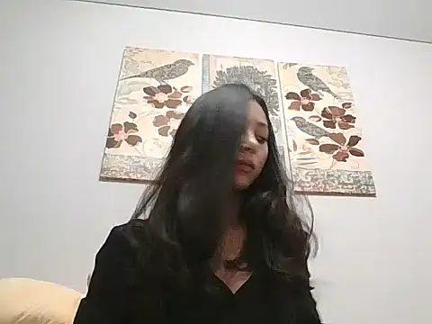 Snapshot of Lunavyn chatting on 10/13/25, 11:45 Lunavyn online show from 10/13/25, 11:45