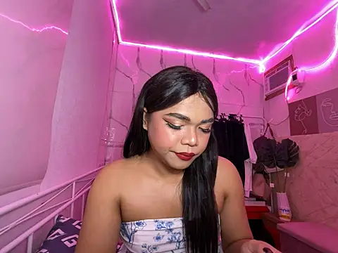 Snapshot of Sassy_lenarxx chatting on 10/20/25, 04:40 Sassy lenarxx online show from 10/20/25, 04:40