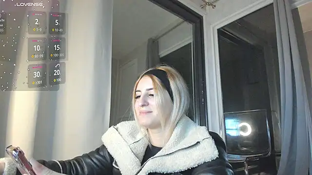 Ella Vee online show from 11/07/25, 03:55