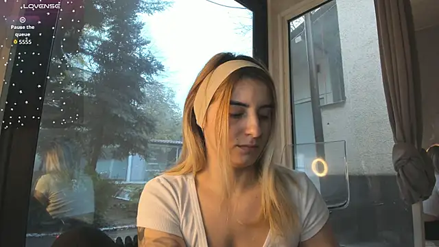 Ella Vee online show from 11/29/25, 06:57