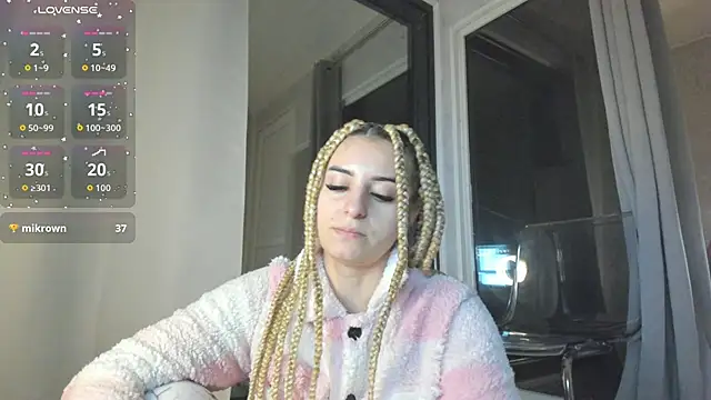 Ella Vee online show from 10/29/25, 03:49