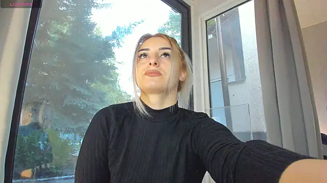 Snapshot of Ella_Vee chatting on 10/05/25, 04:25 Ella Vee online show from 10/05/25, 04:25
