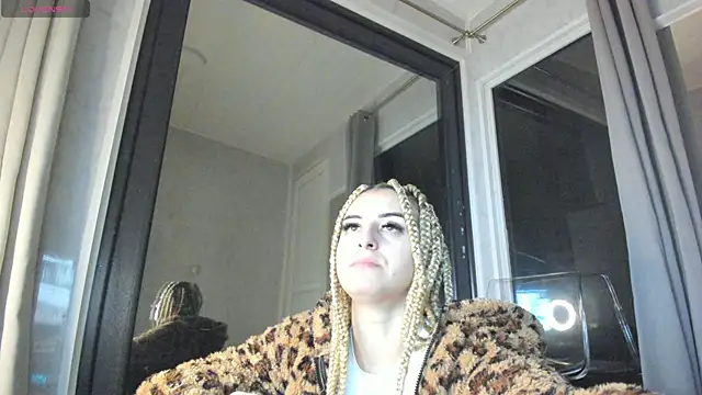 Ella Vee online show from 10/26/25, 04:02