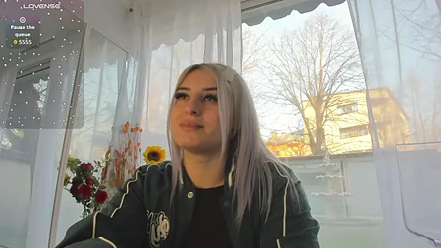 Snapshot of Ella_Vee chatting on 03/17/26, 05:54 Ella Vee online show from 03/17/26, 05:54