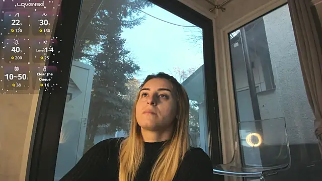 Ella Vee online show from 11/25/25, 05:41