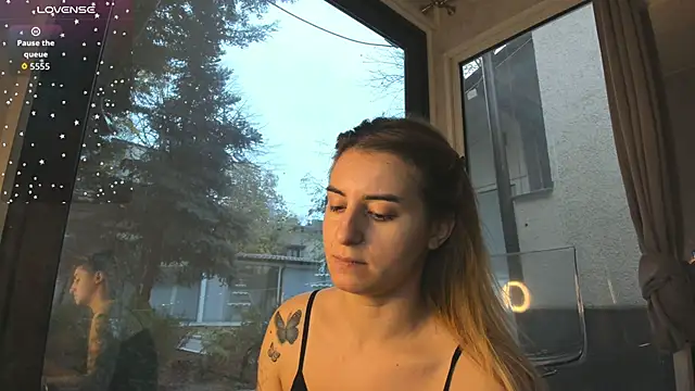 Ella Vee online show from 11/28/25, 06:35