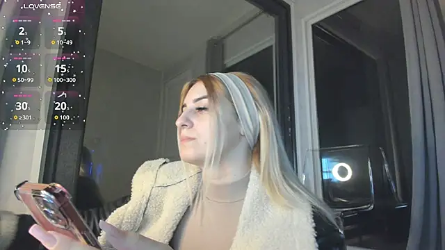 Ella Vee online show from 11/08/25, 03:43