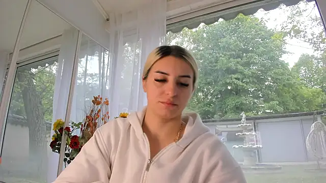 Snapshot of Ella_Vee chatting on 05/02/26, 05:23 Ella Vee online show from 05/02/26, 05:23