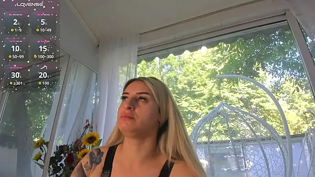 Snapshot of Ella_Vee chatting on 06/11/26, 06:21 Ella Vee online show from 06/11/26, 06:21