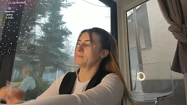 Ella Vee online show from 12/20/25, 07:00