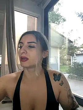 Snapshot of Ella_Vee chatting on 09/25/25, 05:13 Ella Vee online show from 09/25/25, 05:13