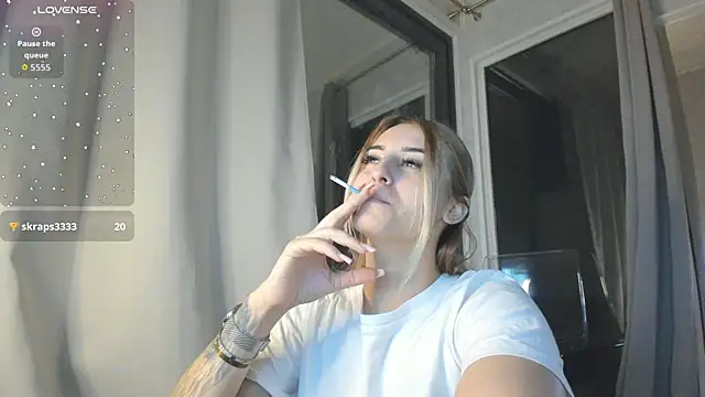 Ella Vee online show from 11/11/25, 03:45