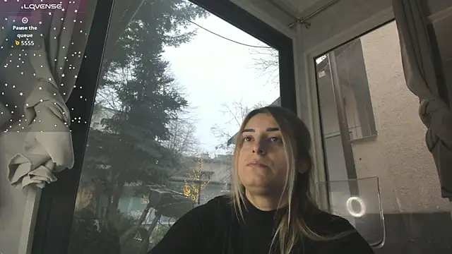 Ella Vee online show from 12/16/25, 06:28