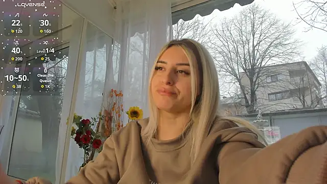 Snapshot of Ella_Vee chatting on 04/03/26, 05:25 Ella Vee online show from 04/03/26, 05:25