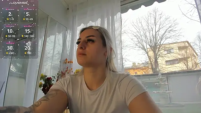 Snapshot of Ella_Vee chatting on 03/18/26, 06:16 Ella Vee online show from 03/18/26, 06:16