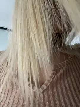 Ella Vee online show from 11/10/25, 08:41