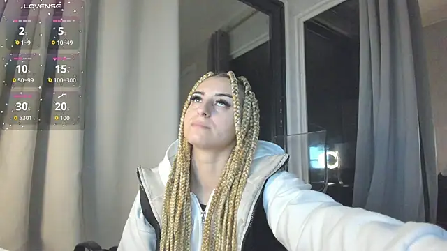 Ella Vee online show from 10/25/25, 03:06