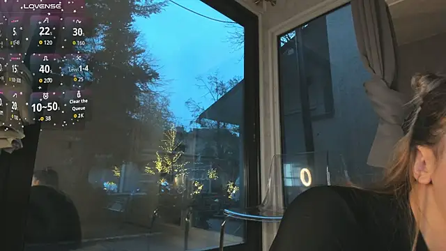 Ella Vee online show from 12/05/25, 05:39