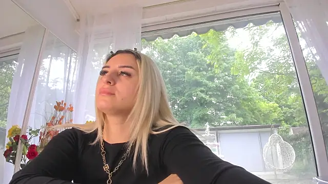 Snapshot of Ella_Vee chatting on 05/08/26, 04:49 Ella Vee online show from 05/08/26, 04:49