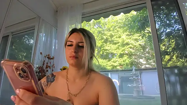 Snapshot of Ella_Vee chatting on 05/24/26, 05:18 Ella Vee online show from 05/24/26, 05:18