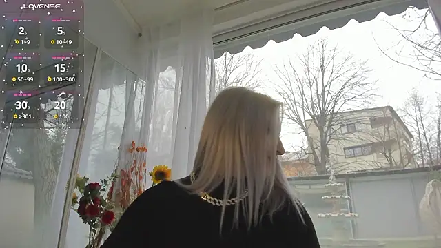 Snapshot of Ella_Vee chatting on 03/22/26, 07:43 Ella Vee online show from 03/22/26, 07:43
