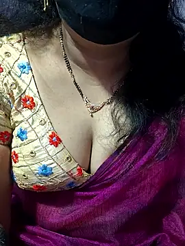 luci-queen online show from 12/22/25, 02:44