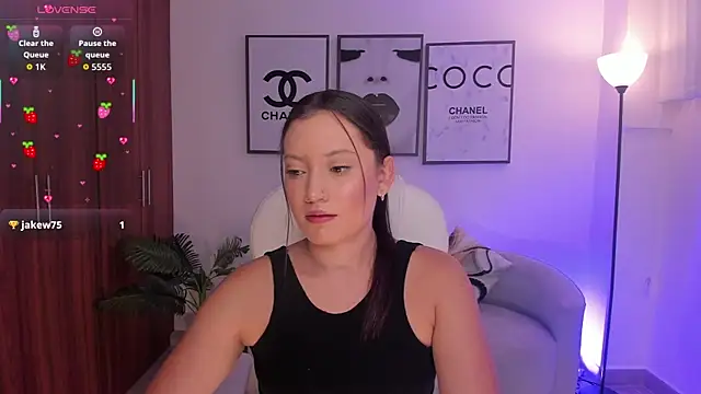 Snapshot of nylaa_rose chatting on 09/16/25, 06:53 nylaa rose online show from 09/16/25, 06:53