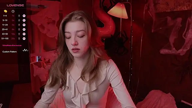 Snapshot of AstraMist chatting on 10/26/25, 06:25 AstraMist online show from 10/26/25, 06:25