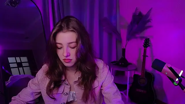 Snapshot of AstraMist chatting on 09/22/25, 01:28 AstraMist online show from 09/22/25, 01:28