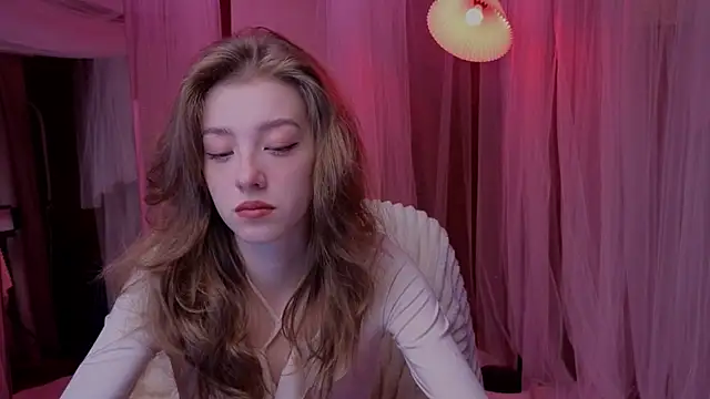 Snapshot of AstraMist chatting on 11/17/25, 05:44 AstraMist online show from 11/17/25, 05:44