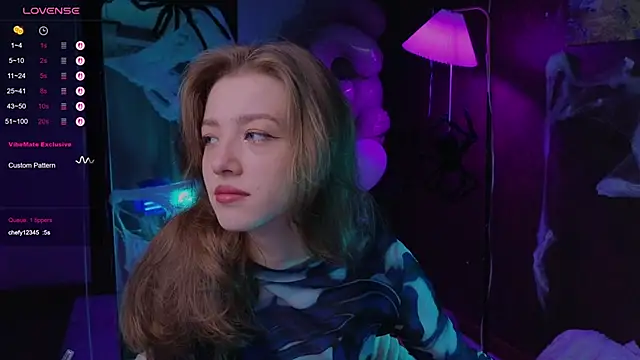 Snapshot of AstraMist chatting on 10/27/25, 01:45 AstraMist online show from 10/27/25, 01:45