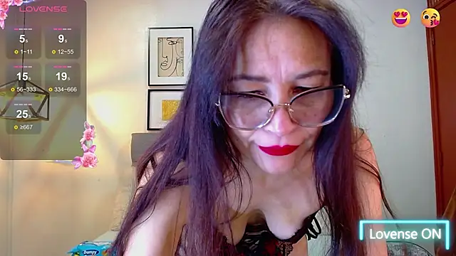 Snapshot of _naomi_s chatting on 05/14/26, 01:30 naomi s online show from 05/14/26, 01:30