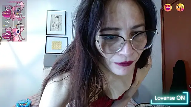  naomi s online show from 11/23/25, 01:54