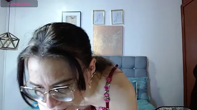  naomi s online show from 11/30/25, 01:45