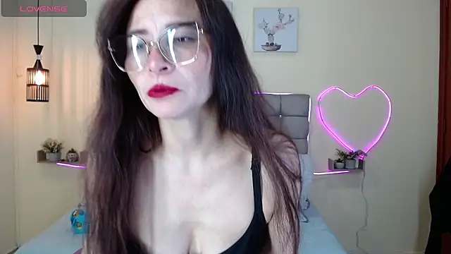 Snapshot of _naomi_s chatting on 06/20/26, 01:38 naomi s online show from 06/20/26, 01:38