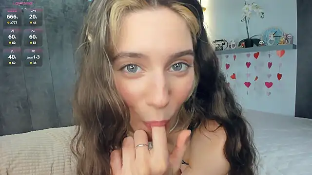 AntonettaTarring online show from 04/16/26, 07:31