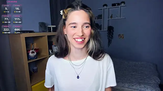 Snapshot of AntonettaTarring chatting on 09/24/25, 10:11 AntonettaTarring online show from 09/24/25, 10:11